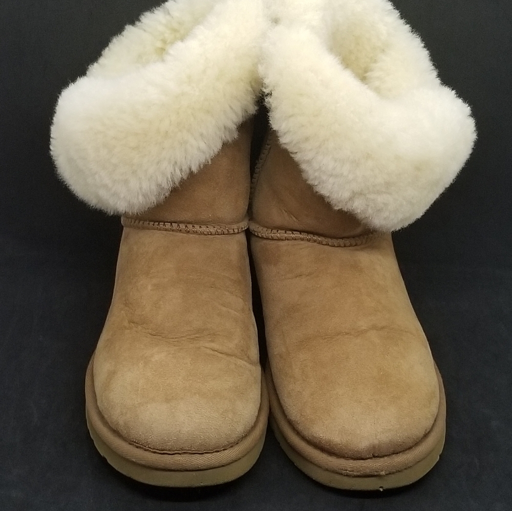 ❄ UGG Australia Bailey Button Chestnut Boots Size 7 Women